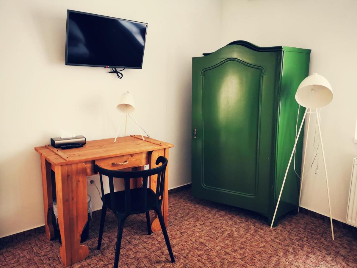 Szabolcs Vezer Panzio Bed & Breakfast エクステリア 写真