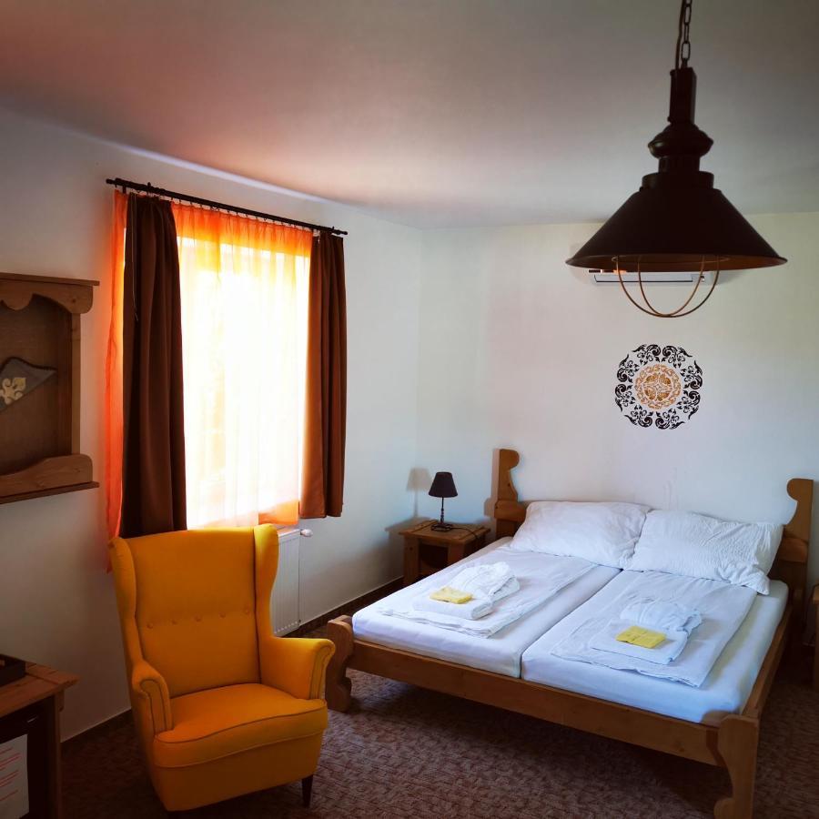 Szabolcs Vezer Panzio Bed & Breakfast エクステリア 写真