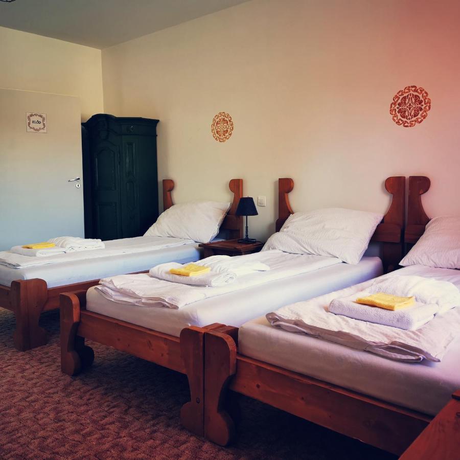 Szabolcs Vezer Panzio Bed & Breakfast エクステリア 写真