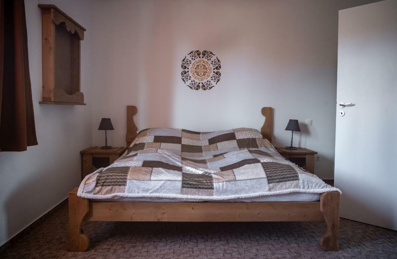 Szabolcs Vezer Panzio Bed & Breakfast エクステリア 写真