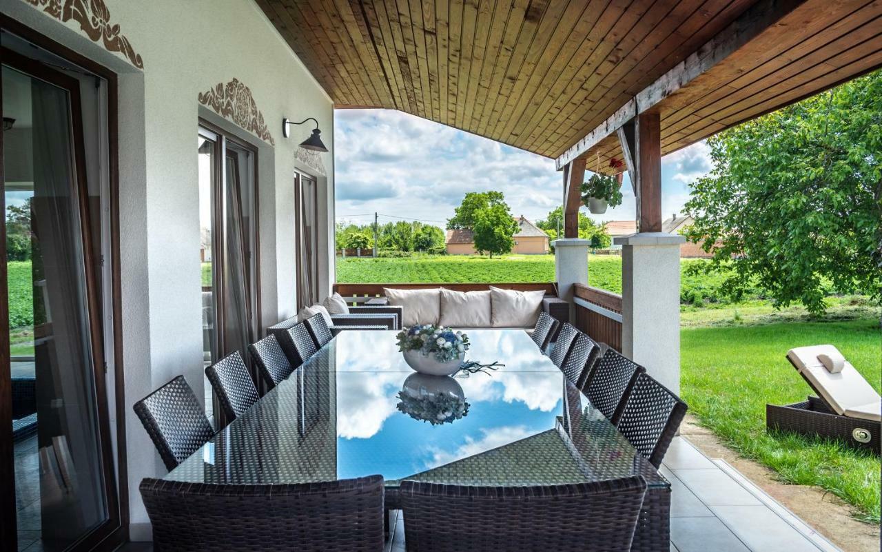 Szabolcs Vezer Panzio Bed & Breakfast エクステリア 写真