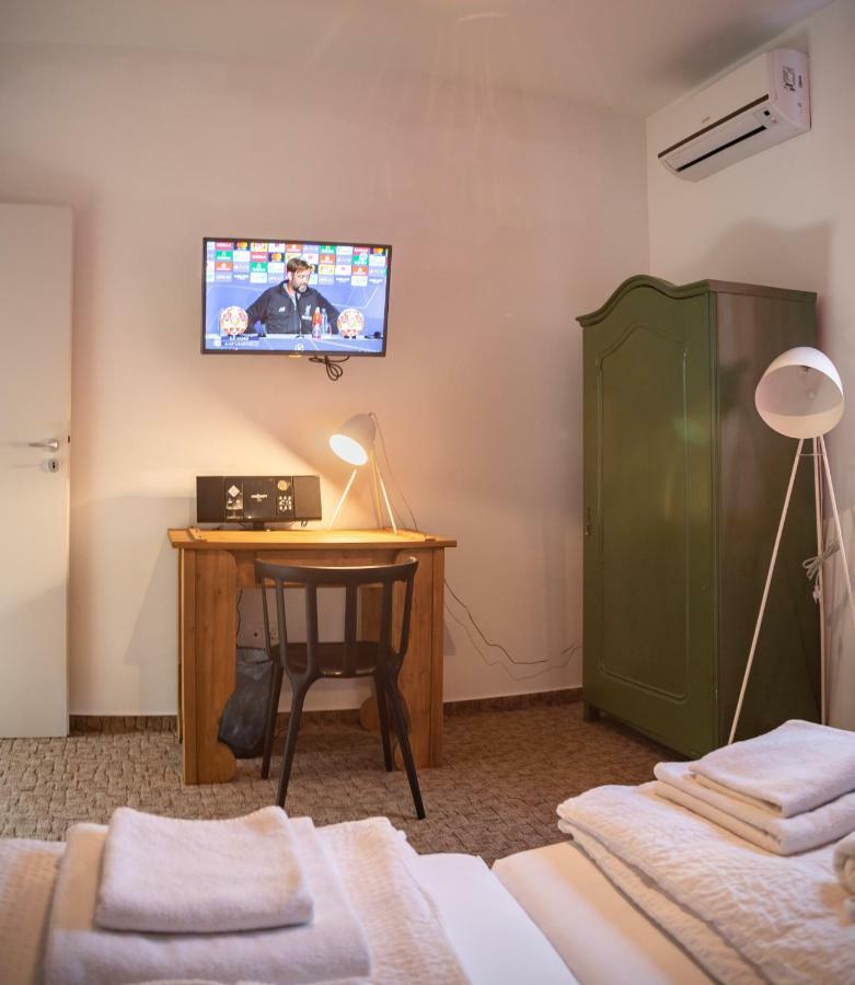 Szabolcs Vezer Panzio Bed & Breakfast エクステリア 写真