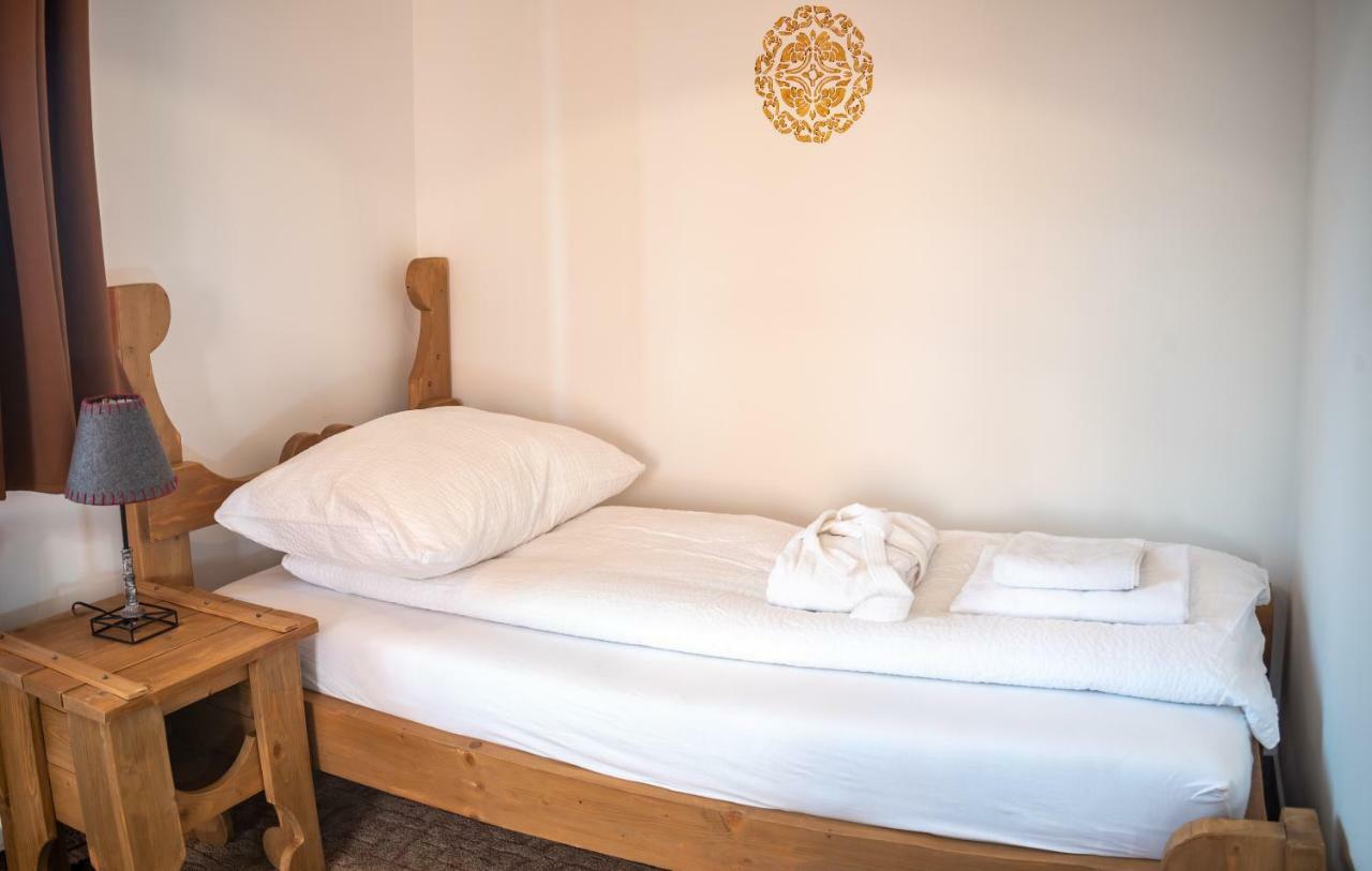 Szabolcs Vezer Panzio Bed & Breakfast エクステリア 写真